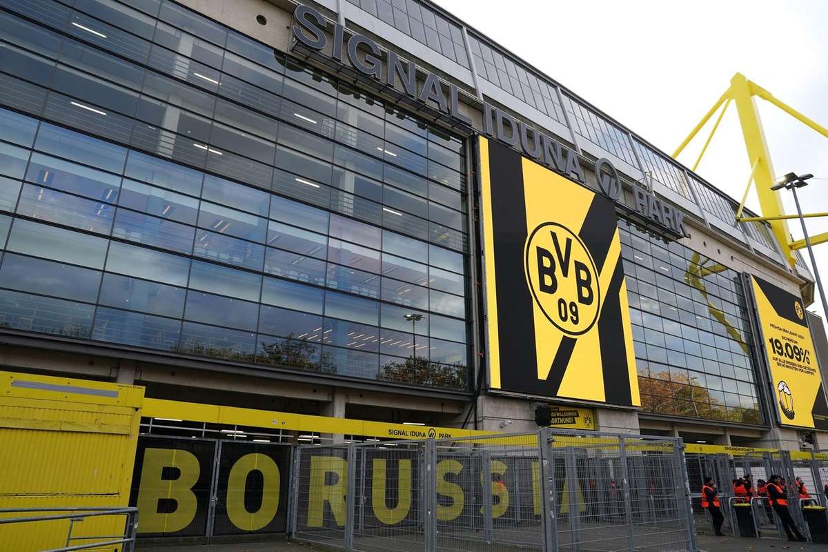 Adepto dormiu numa tenda em frente ao estádio antes do jogo Dortmund