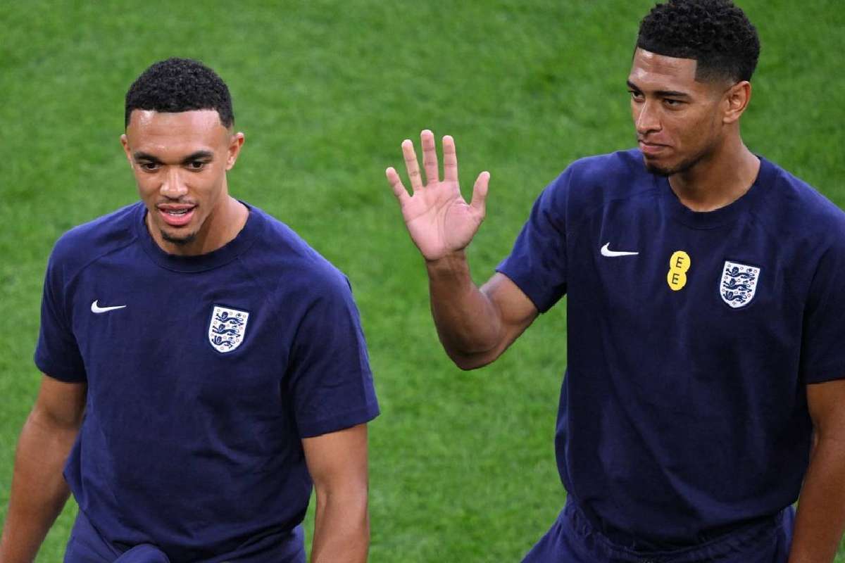 Voici Les Compositions Officielles De Pays Bas Angleterre