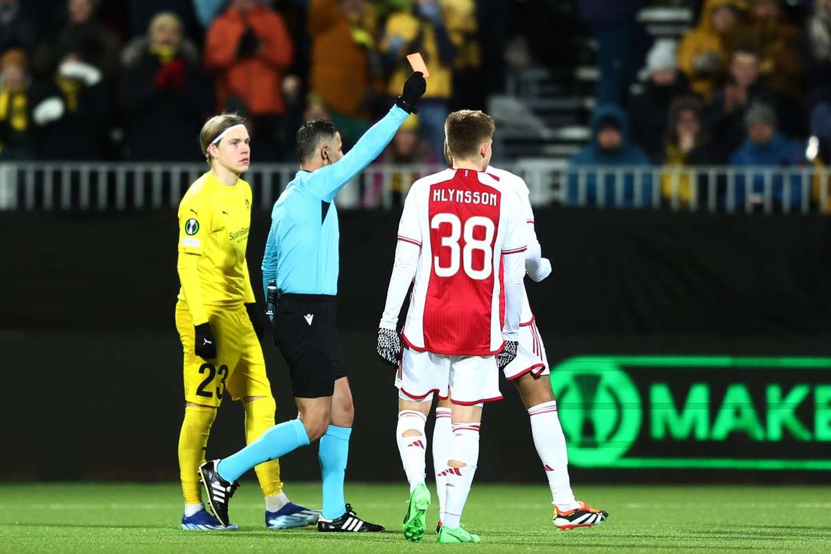 Verlenging Bij Bod Glimt Ajax Na En Twee Rode Kaarten In Tweede