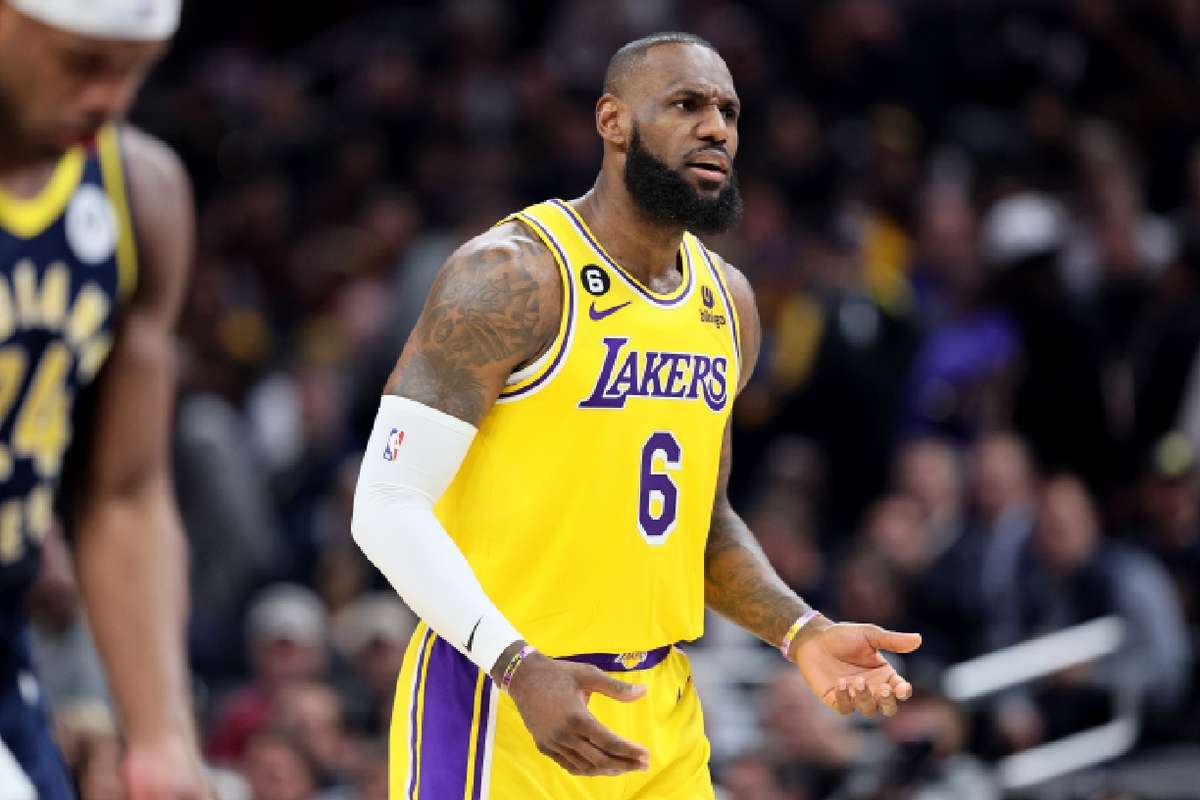 LeBron James decepcionado por no tener a Irving de compañero en los