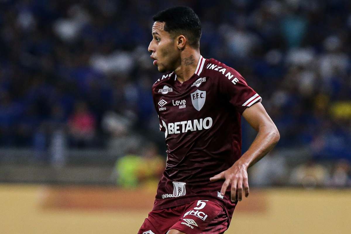 Fluminense Confirma Les O Ligamentar No Joelho De Alexsander