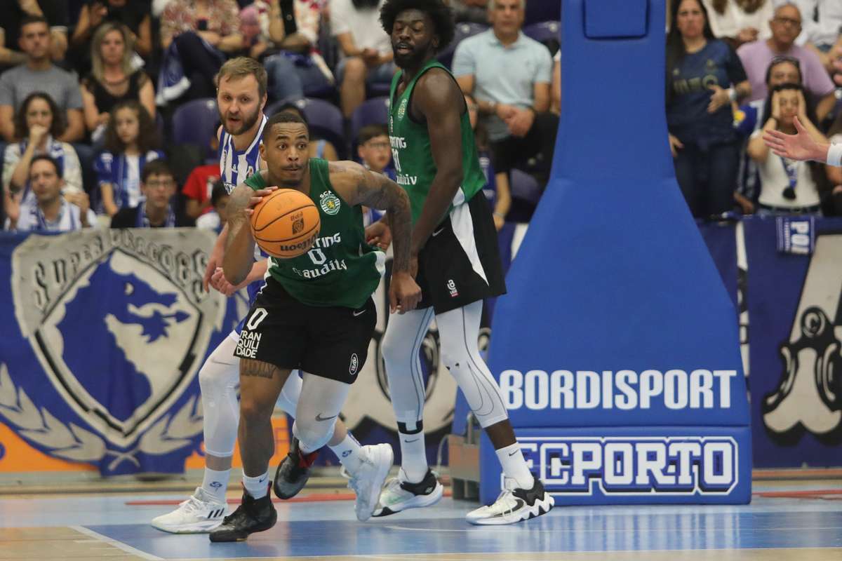 Basquetebol Sporting Vence Em Casa Do Fc Porto E Est A Um