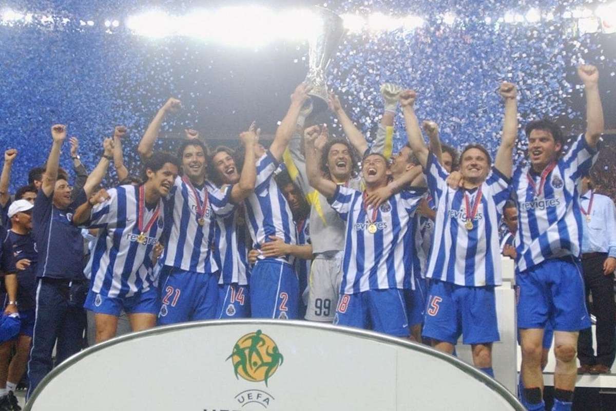 FC Porto ergueu Taça UEFA há 20 anos numa final dramática sob calor