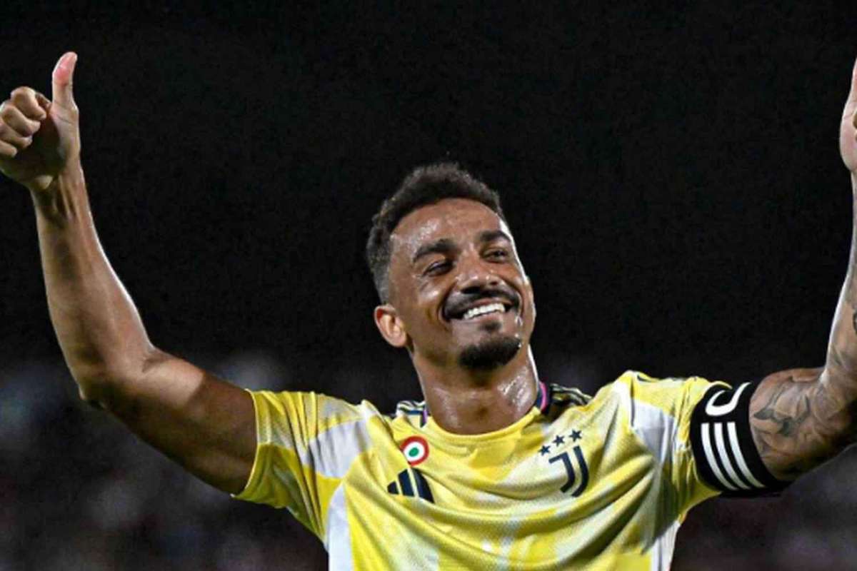 Juventus Danilo Deve Puxar Fila De Jogadores Que Devem Sair Em Breve