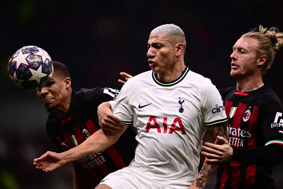 Champions League A Londra Pioli Sfida Conte In Una Partita Che Vale La