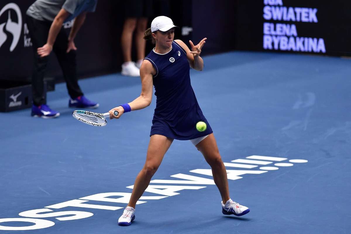 Badosa se baja del podium de la WTA Garbiñe sigue cayendo y Swiatek