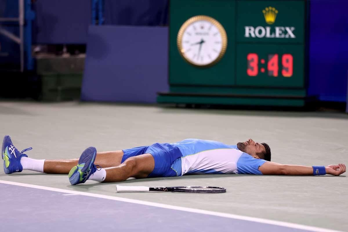 Insano diz Djokovic após vencer Alcaraz na final de 3 sets mais