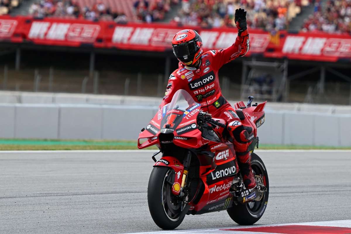 Bagnaia bate el récord de vuelta y logra la pole en el GP de Cataluña