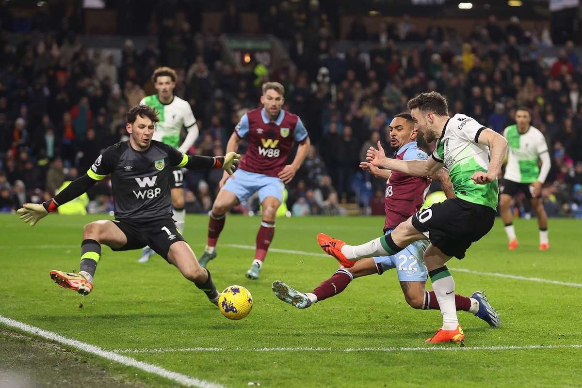 Liverpool sætter Bruun Larsen og Burnley til vægs og stryger helt til