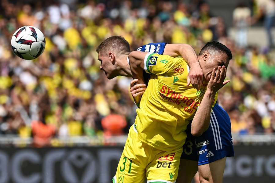 Refus Du Maillot Arc En Ciel Un Joueur De Nantes Sanctionn Et Des