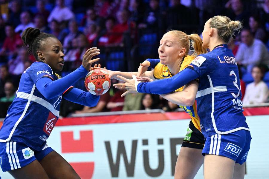 Handball l équipe de France femmes bat la Suède les Bleues en demies