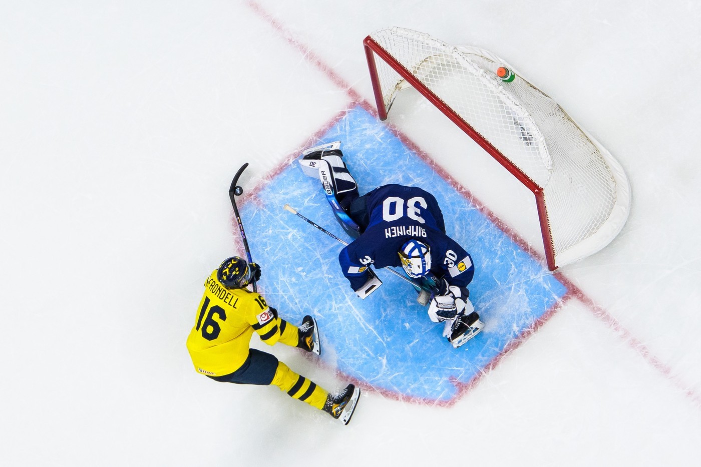 Anton Frondell scores the winning penalty for Sweden