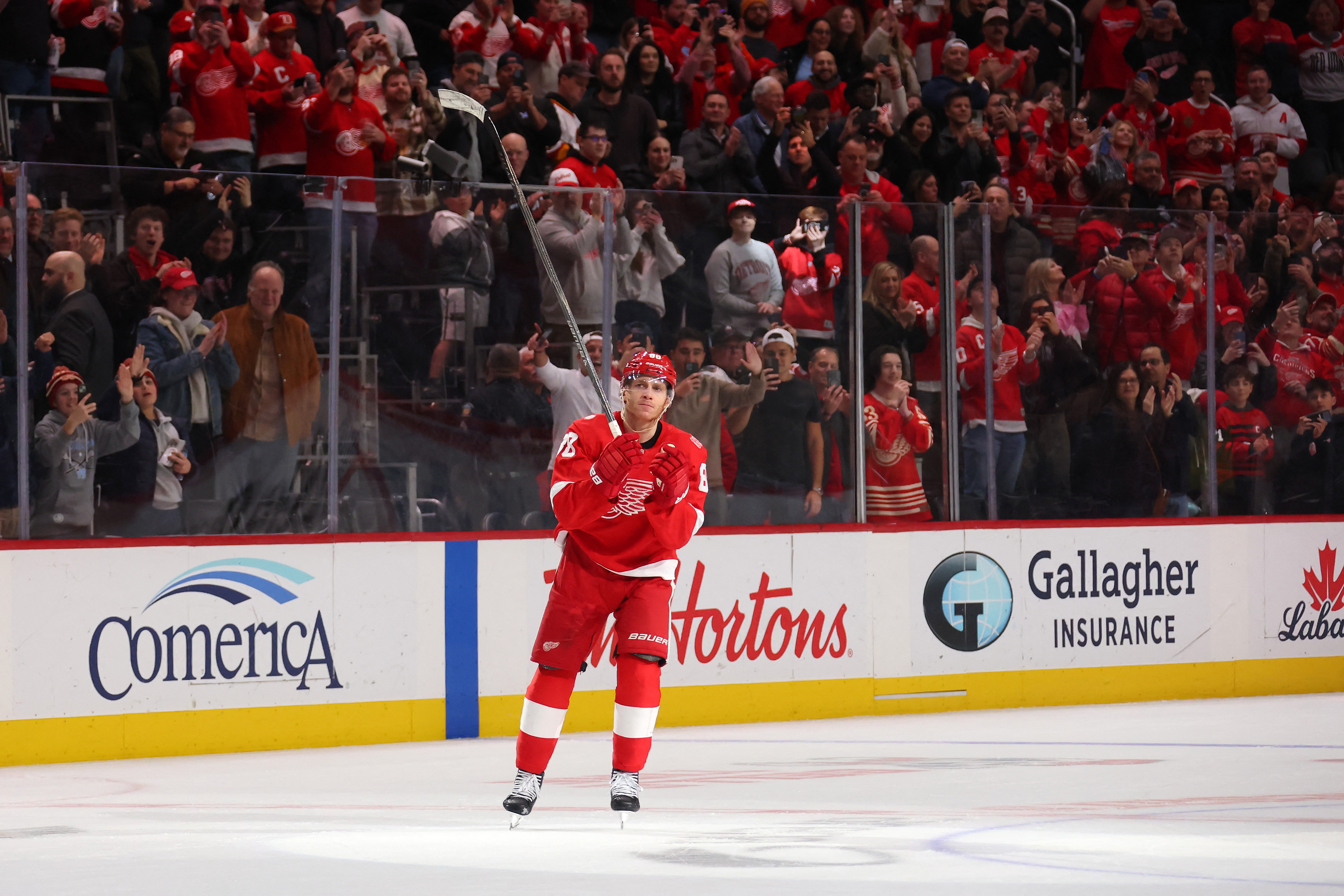 Patrick Kane celebrates 500th career goal