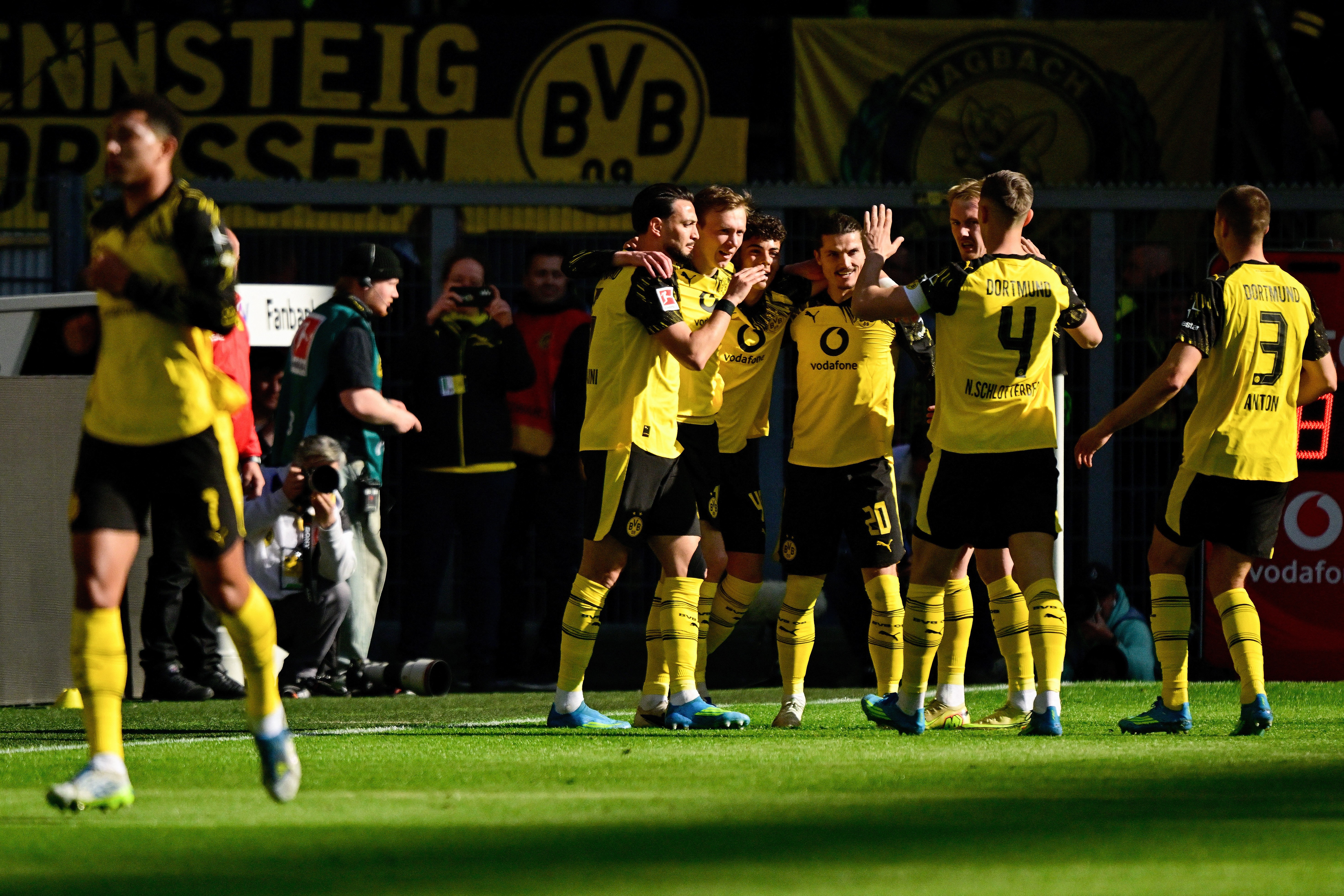 Dortmund prend le dessus sur Fribourg et assure sa place en Ligue des champions