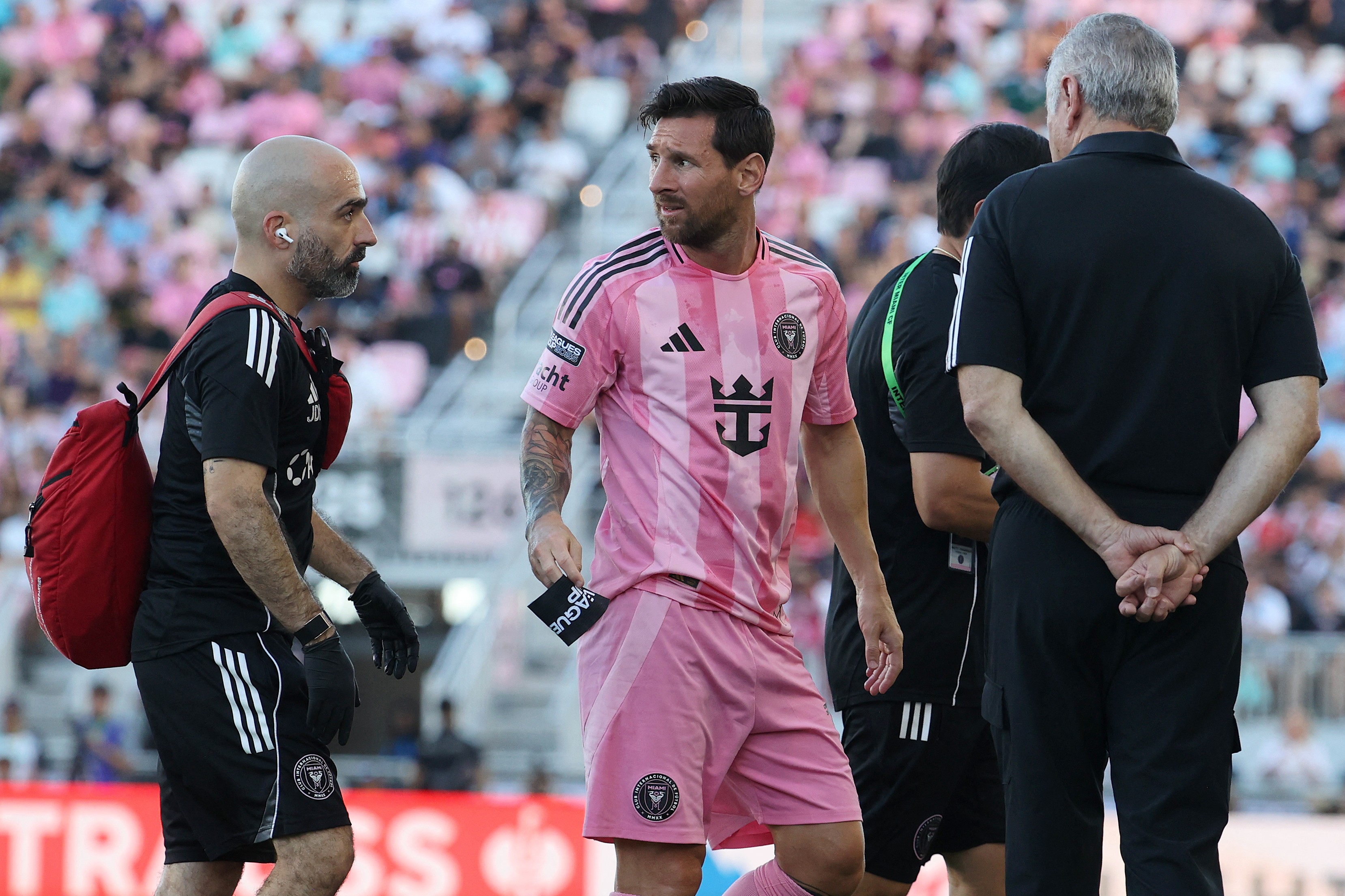 Lionel Messi leaves the Leagues Cup match due to a hamstring injury