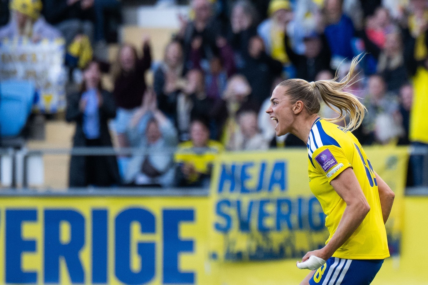 Fridolina Rolfo celebrates her equaliser