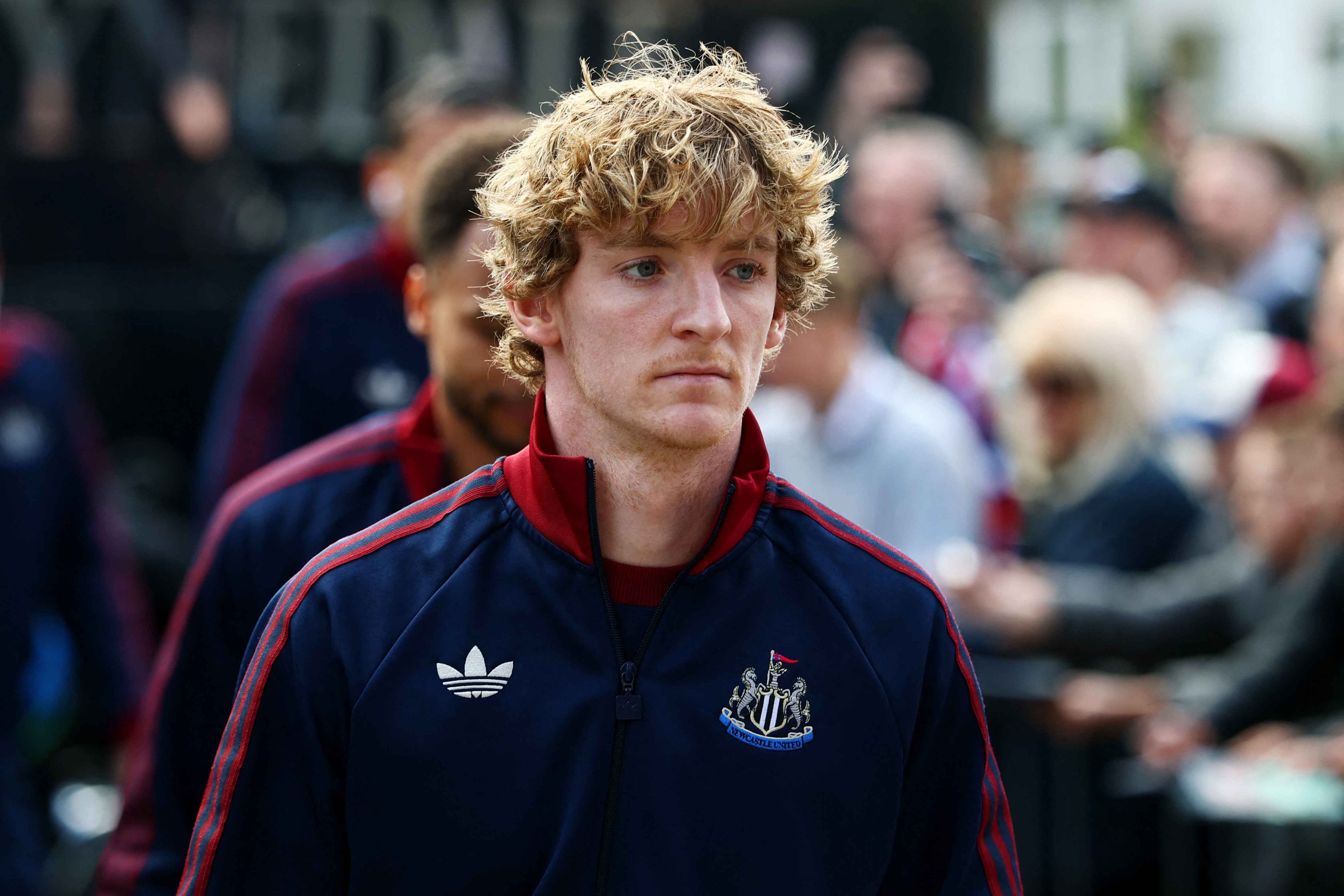 Anthony Gordon lands in Barcelona ahead of medical and contract signing