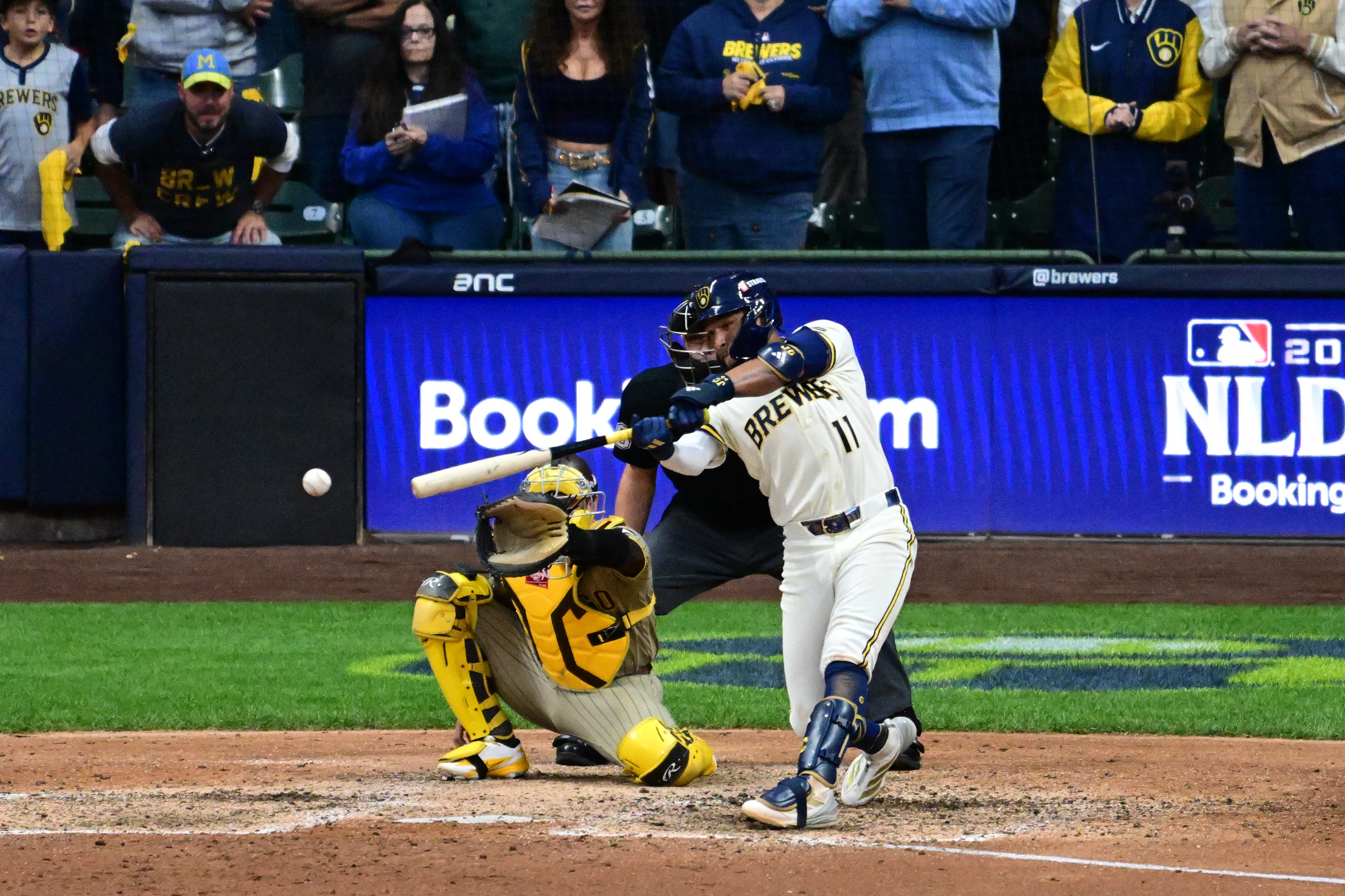 Jackson Chourio heroics lift Milwaukee to a 2-0 lead over San Diego in the NLDS
