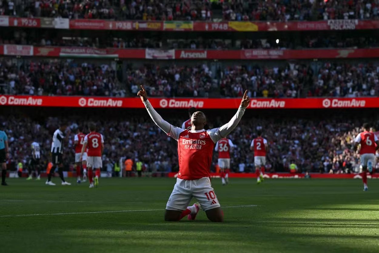 La fiesta es esquiva con el Emirates