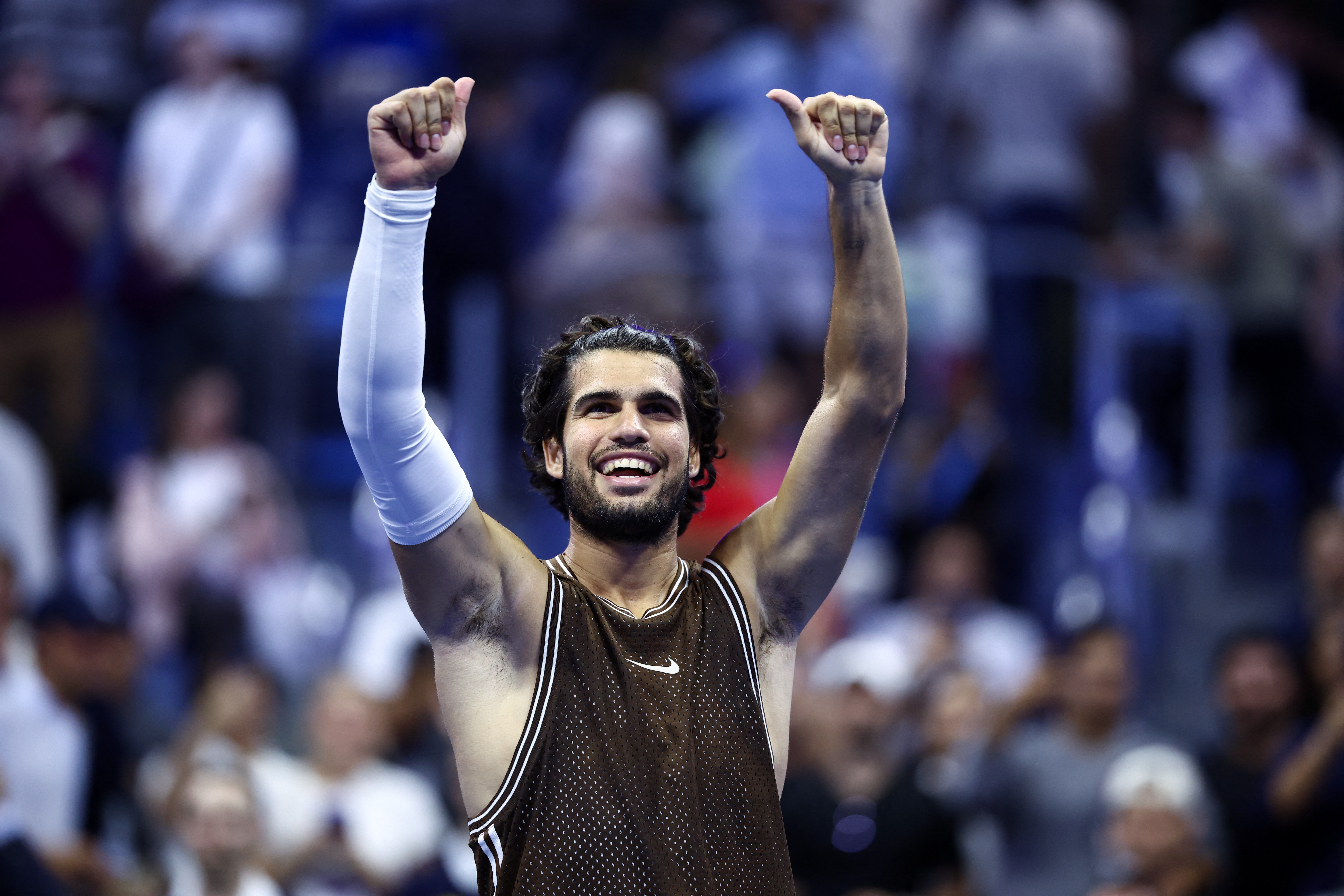 Carlos Alcaraz recovers from slow start to get past Jaime Faria