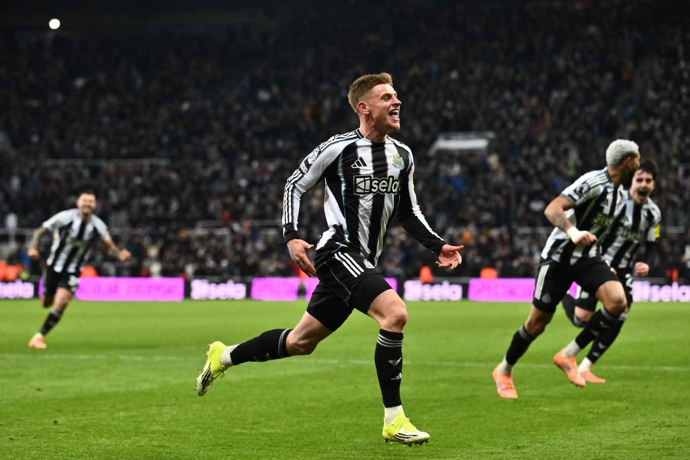 Newcastle's Harvey Barnes celebrates scoring the latest-ever Premier League winner vs Leeds
