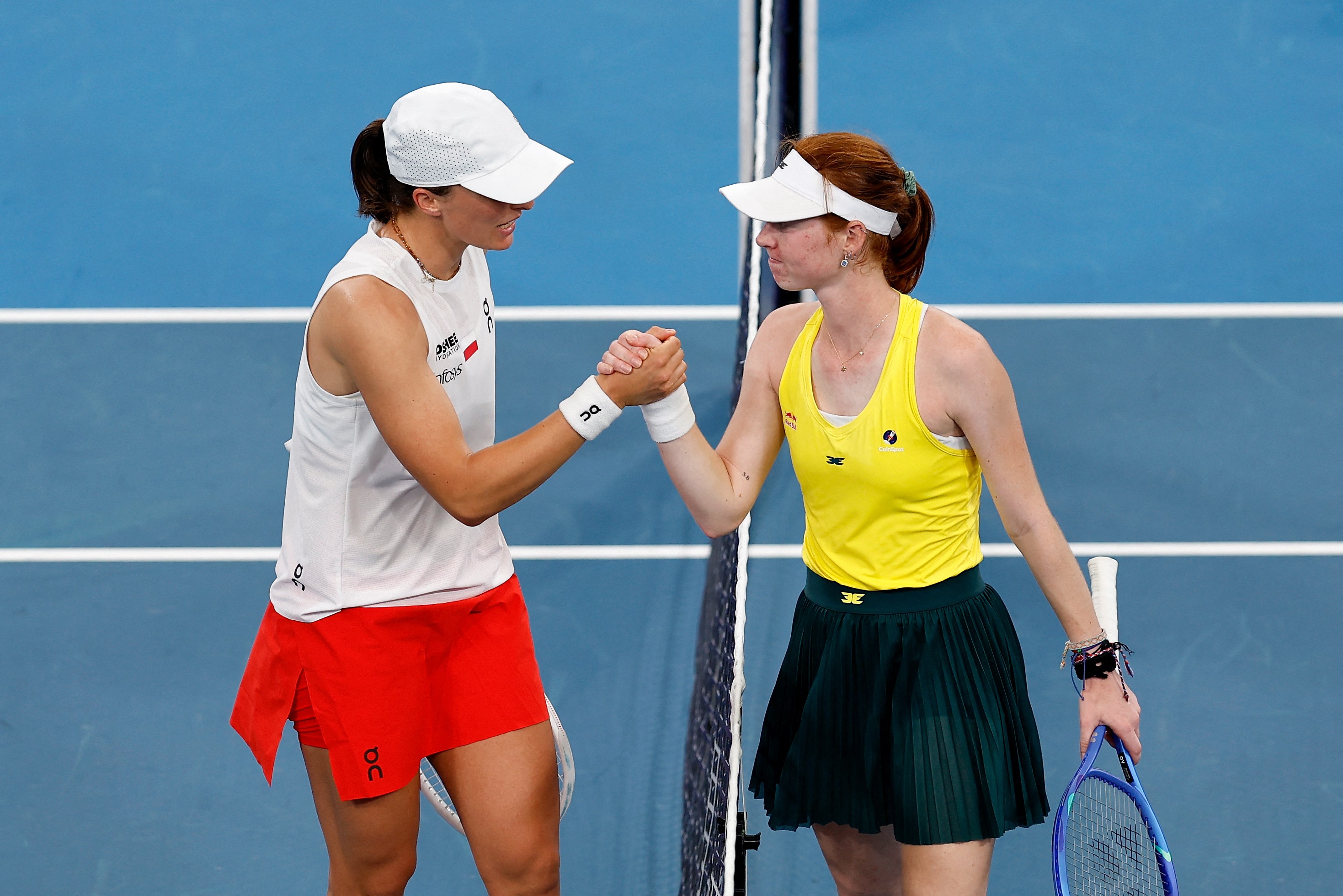 Swiatek (left) outclassed Joint