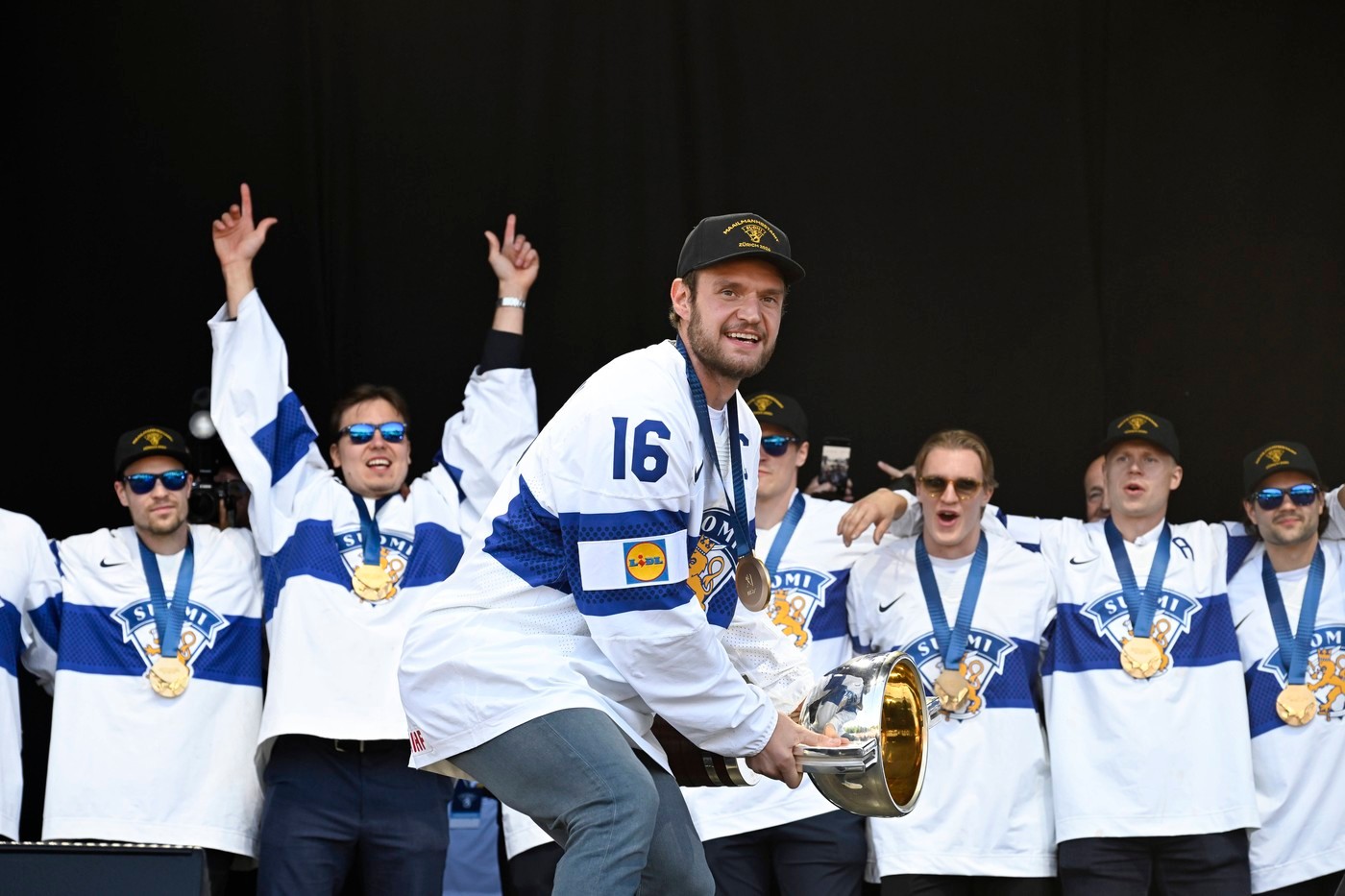 Aleksander Barkov holds the World Championship trophy in Helsinki