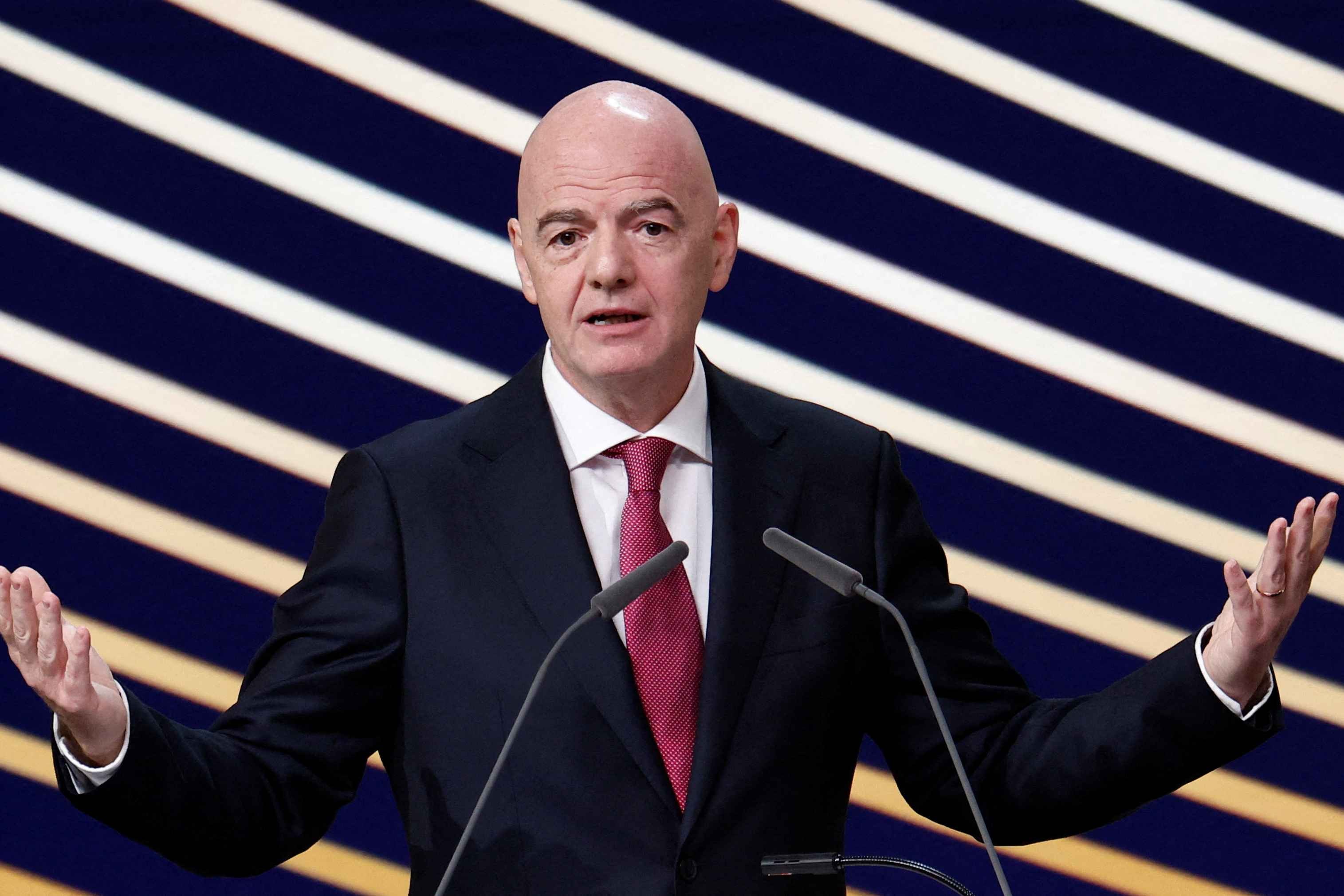 'The Telegraph': UEFA presuntamente pagó a una supuesta amante de Infantino