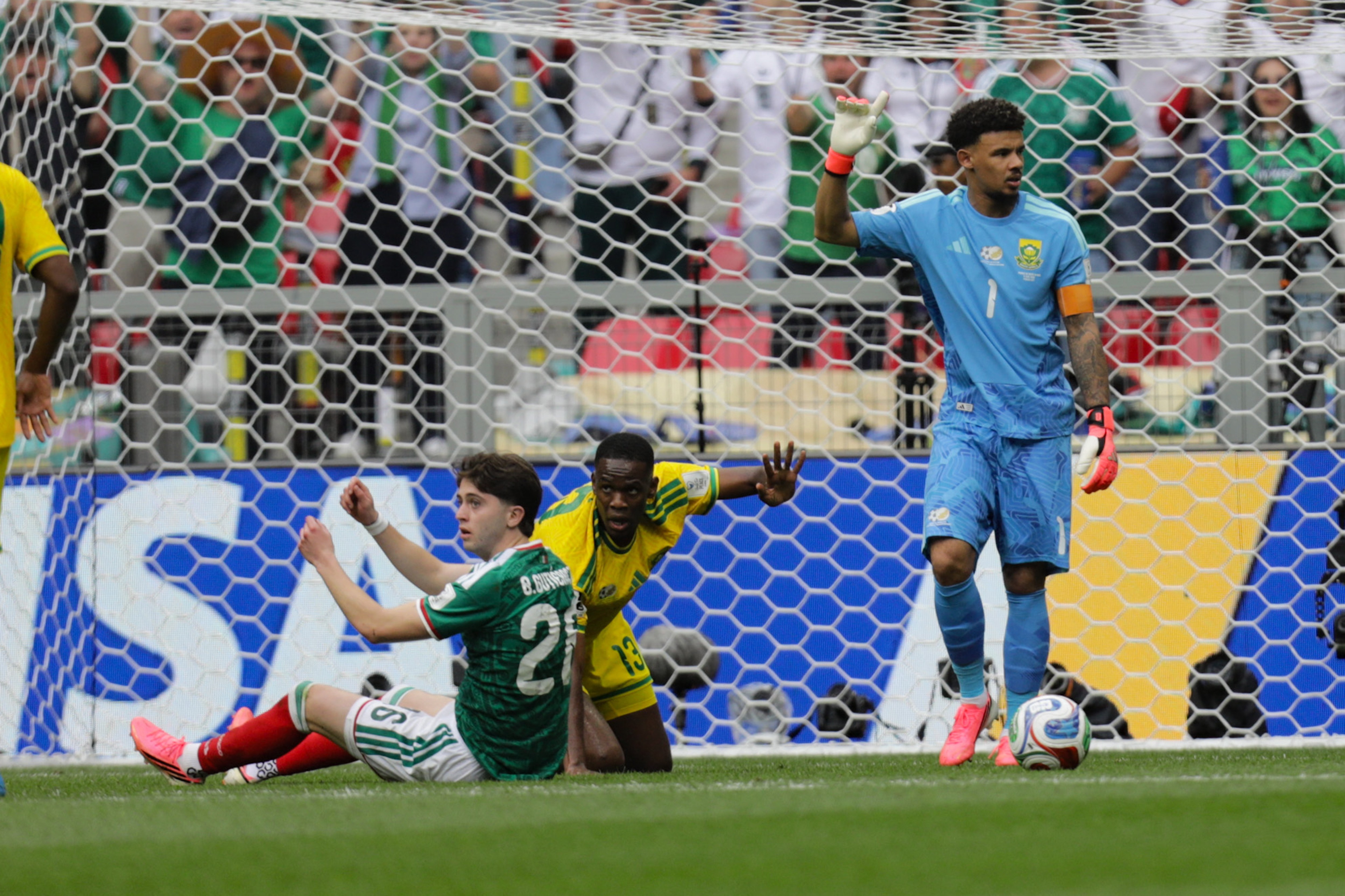 Ronwen Williams was a busy man against Mexico