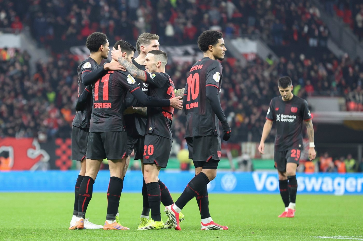 Bayer Leverkusen celebrate against St. Pauli