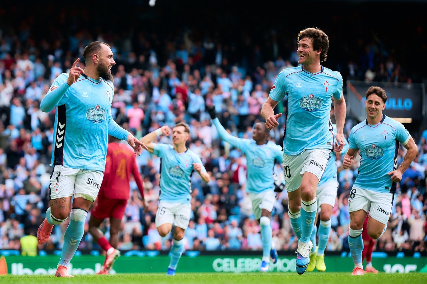 Borja Iglesias and teammates celebrate his goal