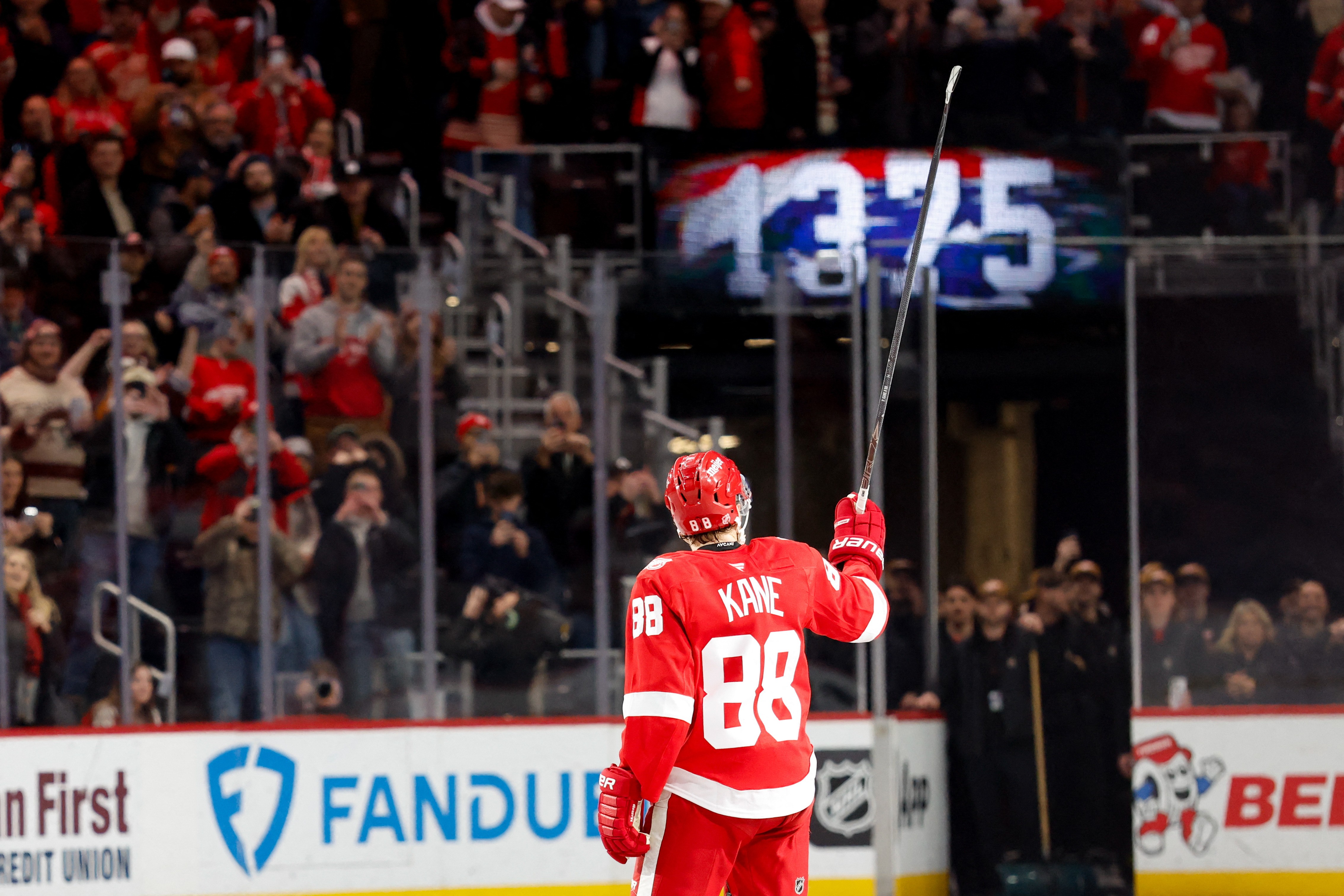 Patrick Kane salutes the crowd after breaking a record on Thursday night in the NHL.