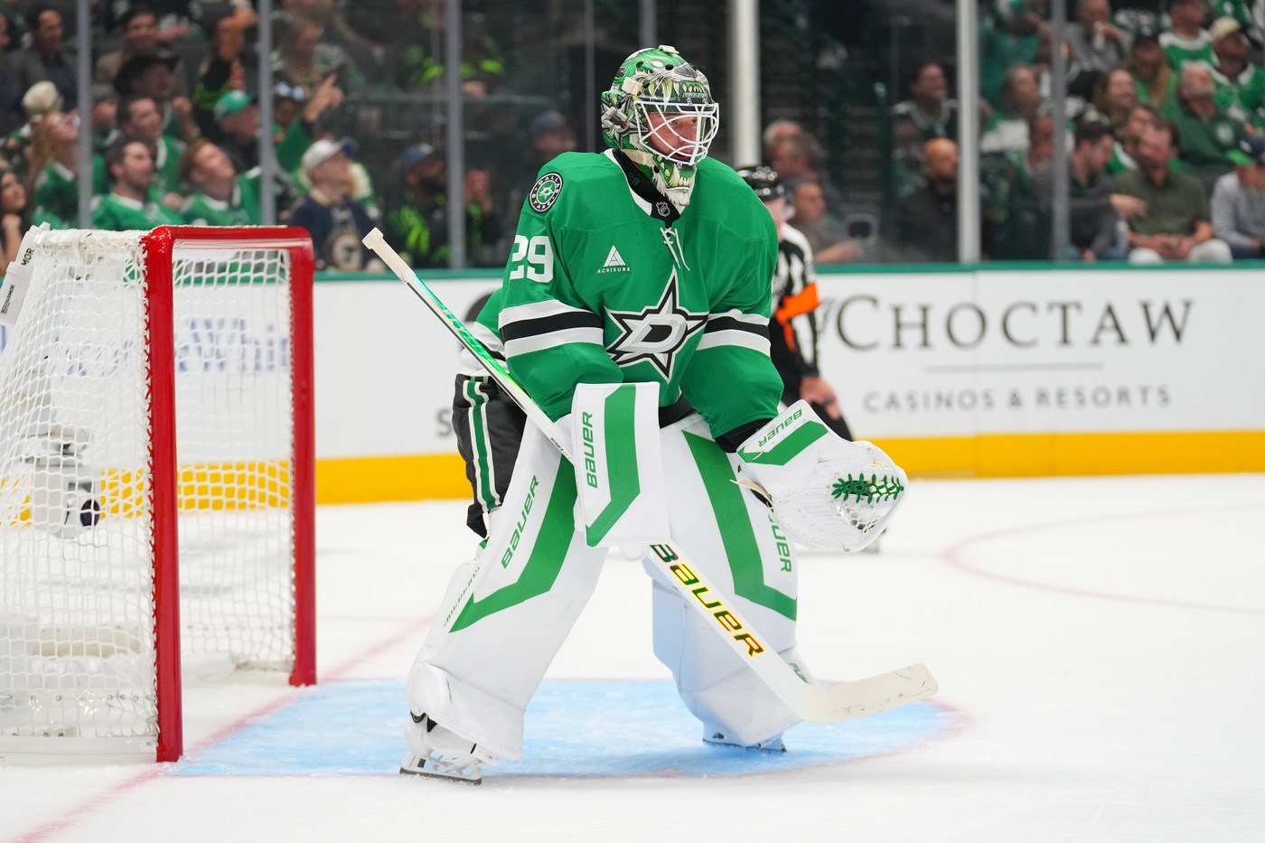 NHL roundup: Jake Oettinger earns first shutout, Flyers remain winless