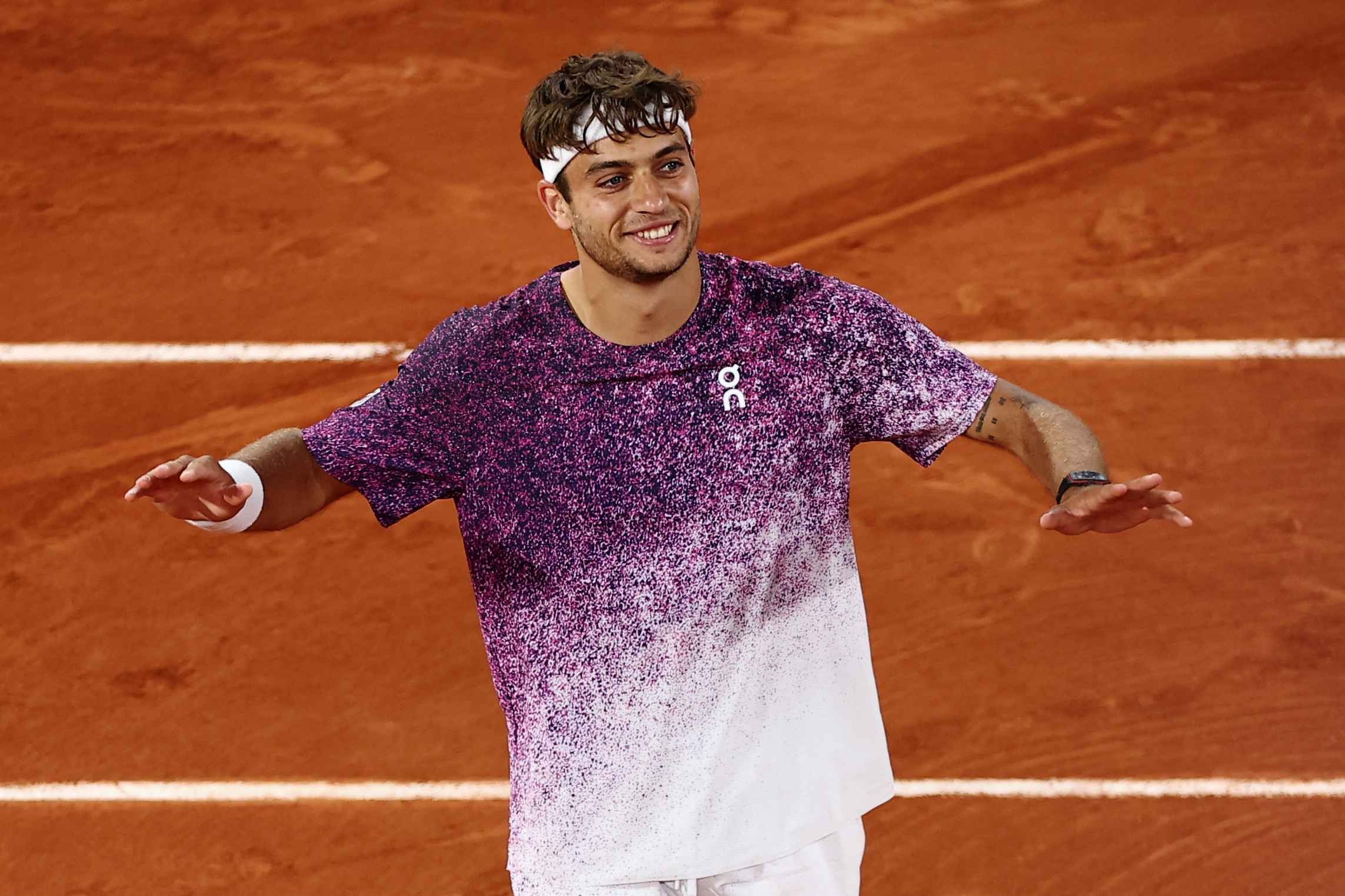 Flavio Cobolli celebrates his win