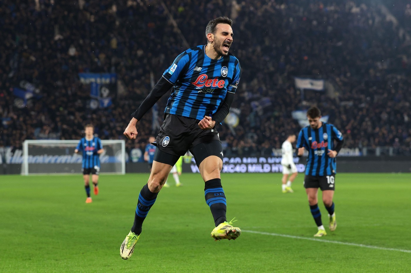 Davide Zappacosta of Atalanta celebrates
