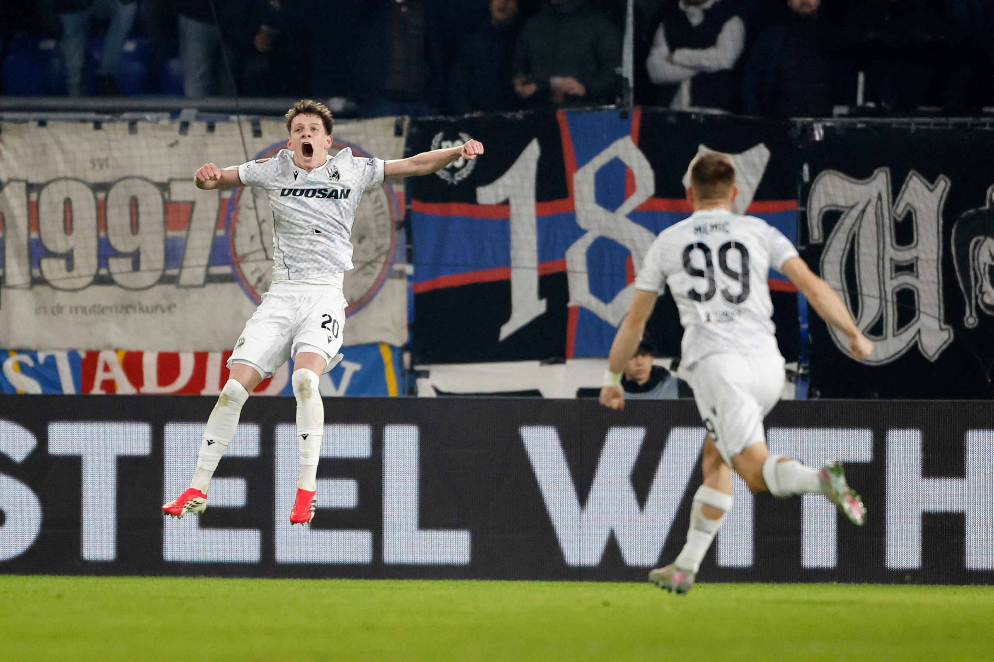 Viktoria Plzen qualify for the Europa League knockout round.