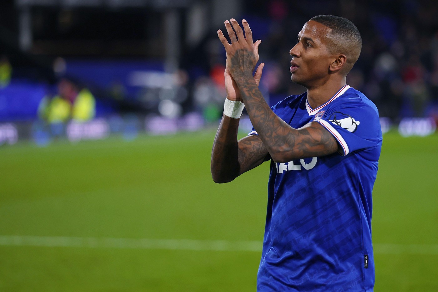 Former Manchester United captain & England icon Ashley Young announces retirement