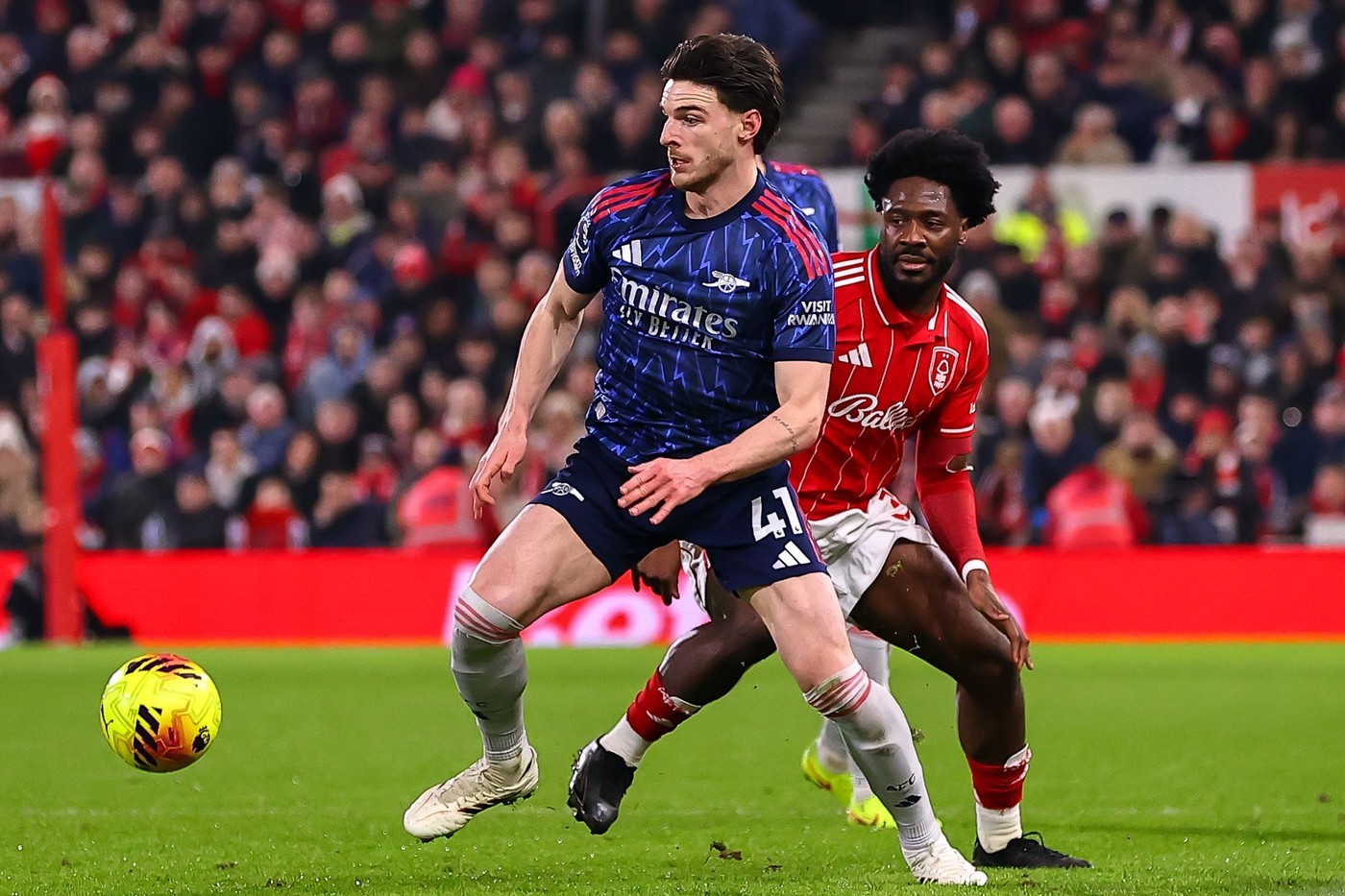 Declan Rice of Arsenal runs with the ball 