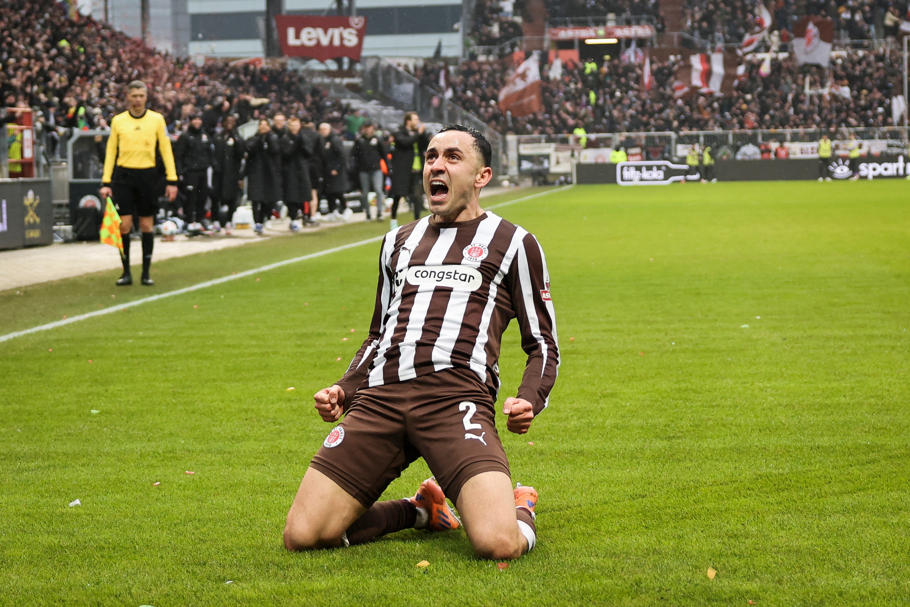 St. Pauli's Manolis Saliakas celebrates goal