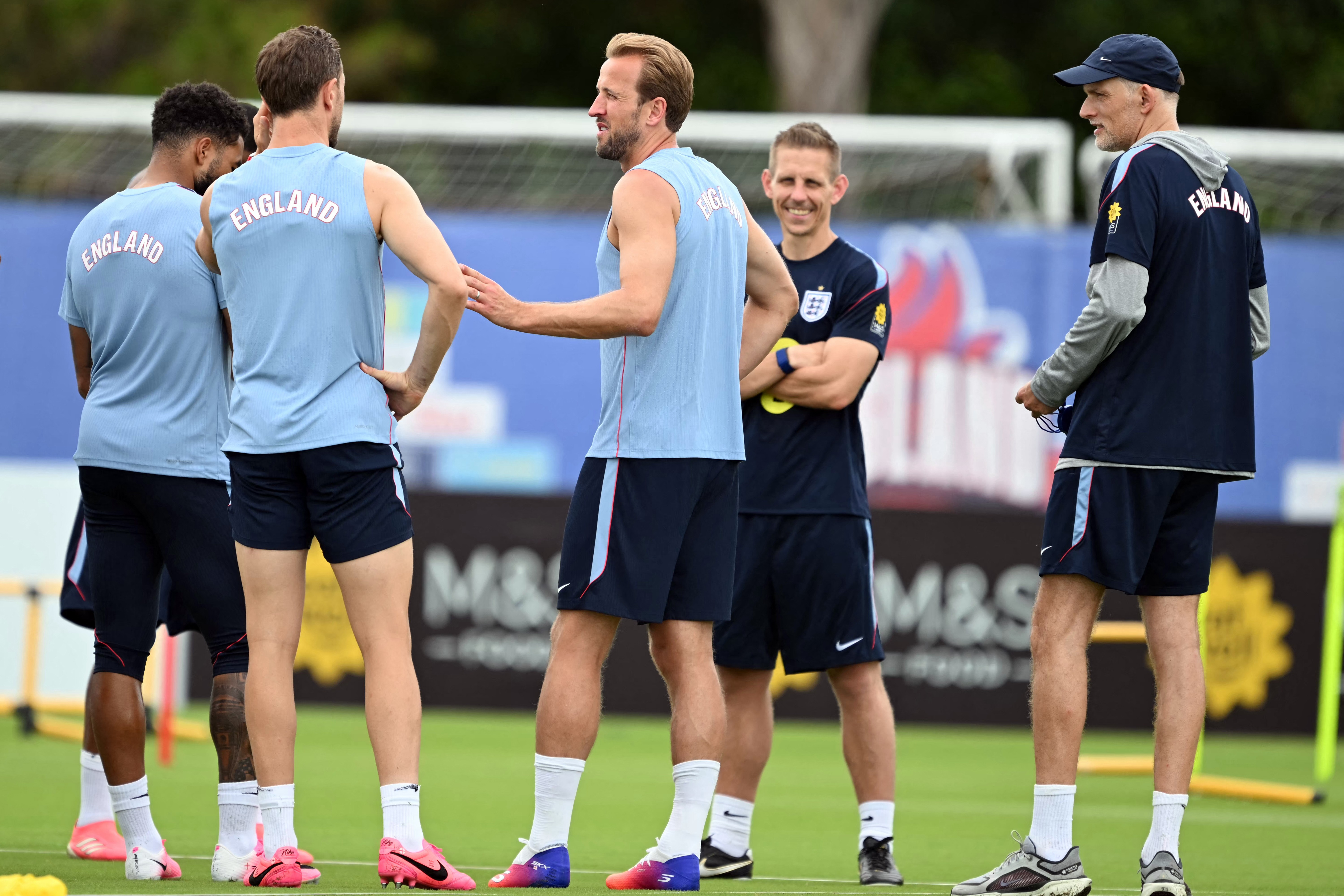Thomas Tuchel watches on as Harry Kane speaks during training