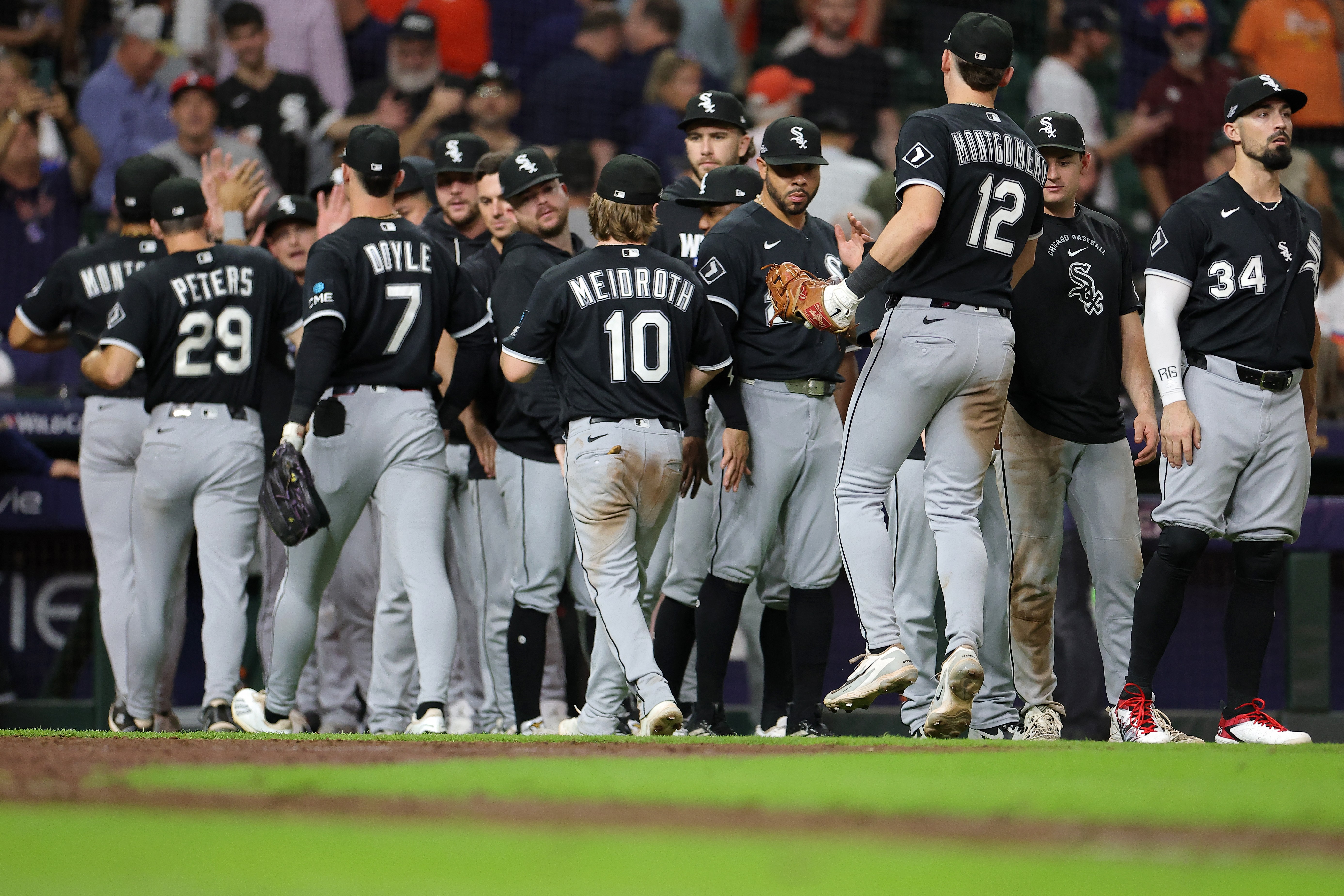 Chicago White Sox take 1-0 series lead after defeating Houston Astros