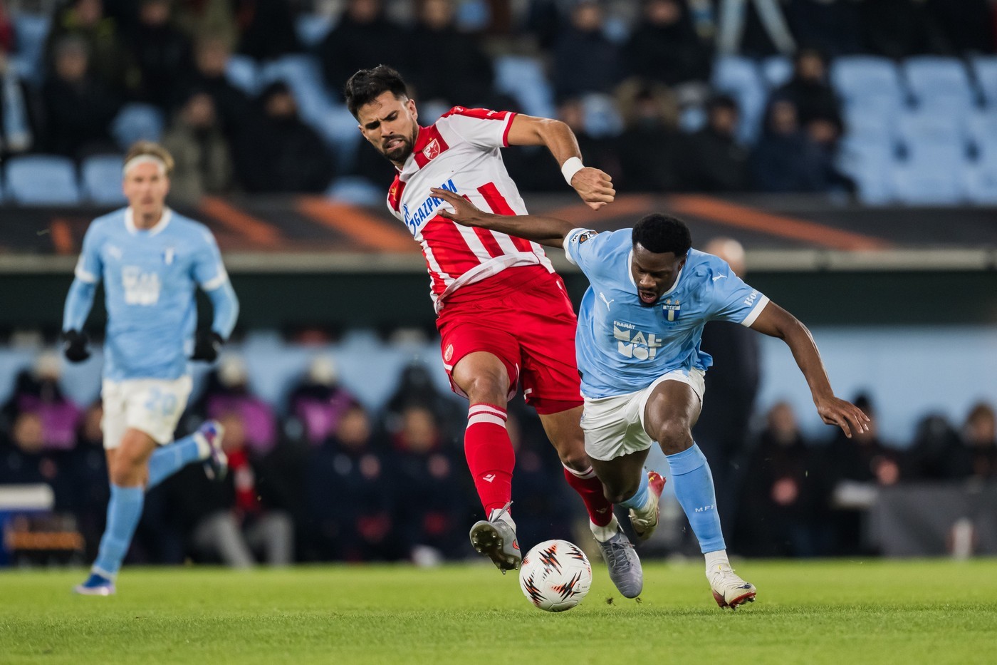 Rodrigao of Crvena Zvezda outmuscles Malmo's Emmanuel Ekong