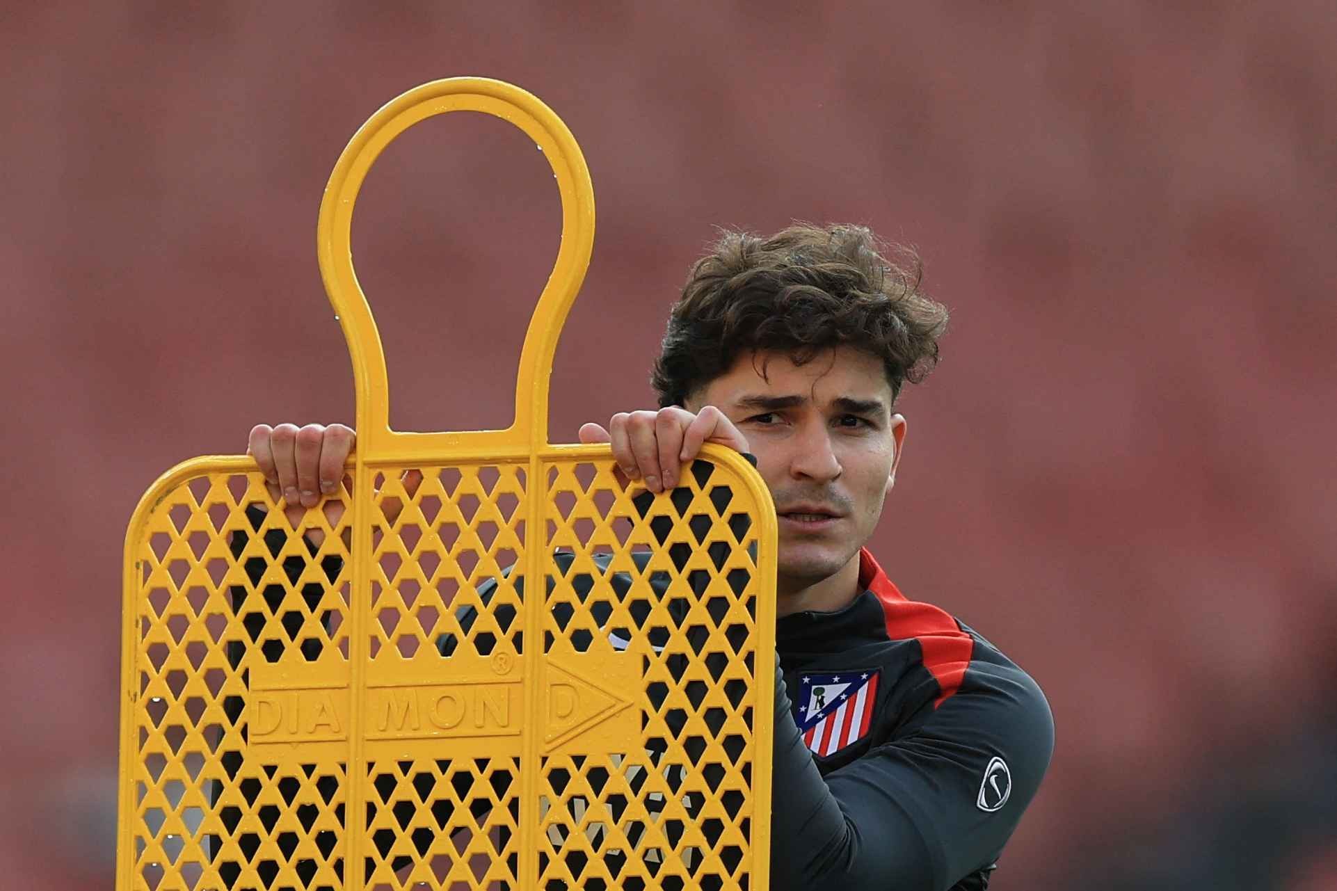 Deco viaja a Madrid para reunirse con el agente de Julián Álvarez