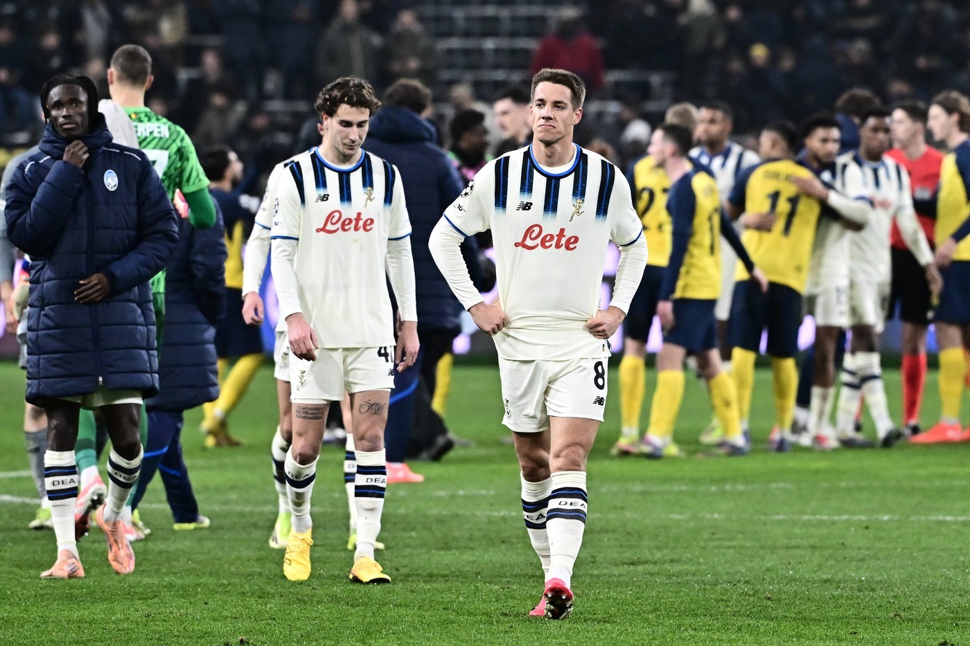 Atalanta players react after the defeat