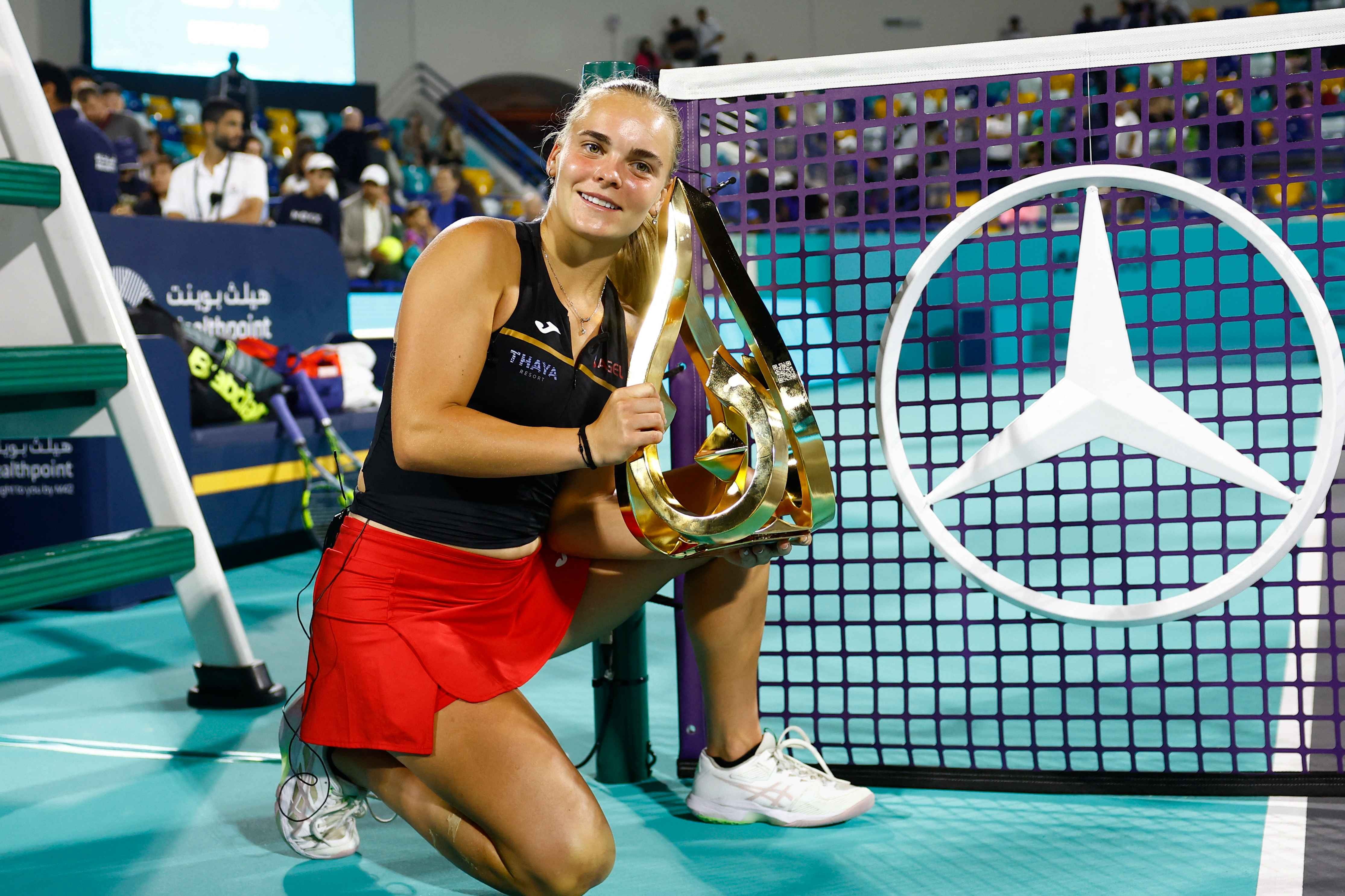 Czech qualifier Sara Bejlek with her trophy