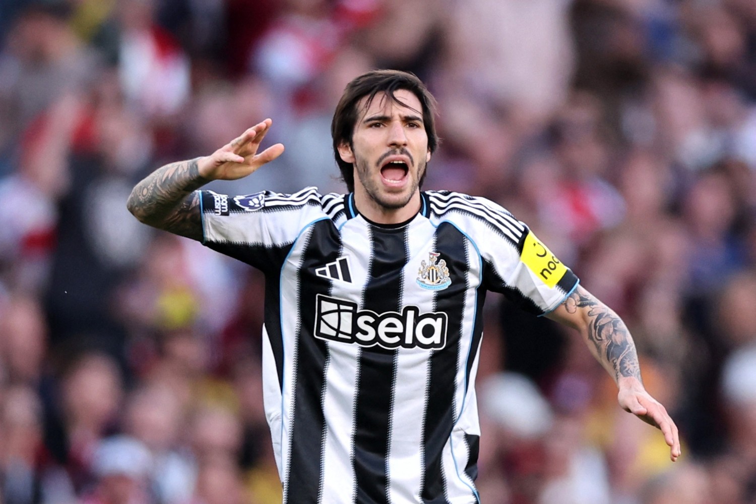 Tonali agrada United e City, mas Arsenal lidera interesse