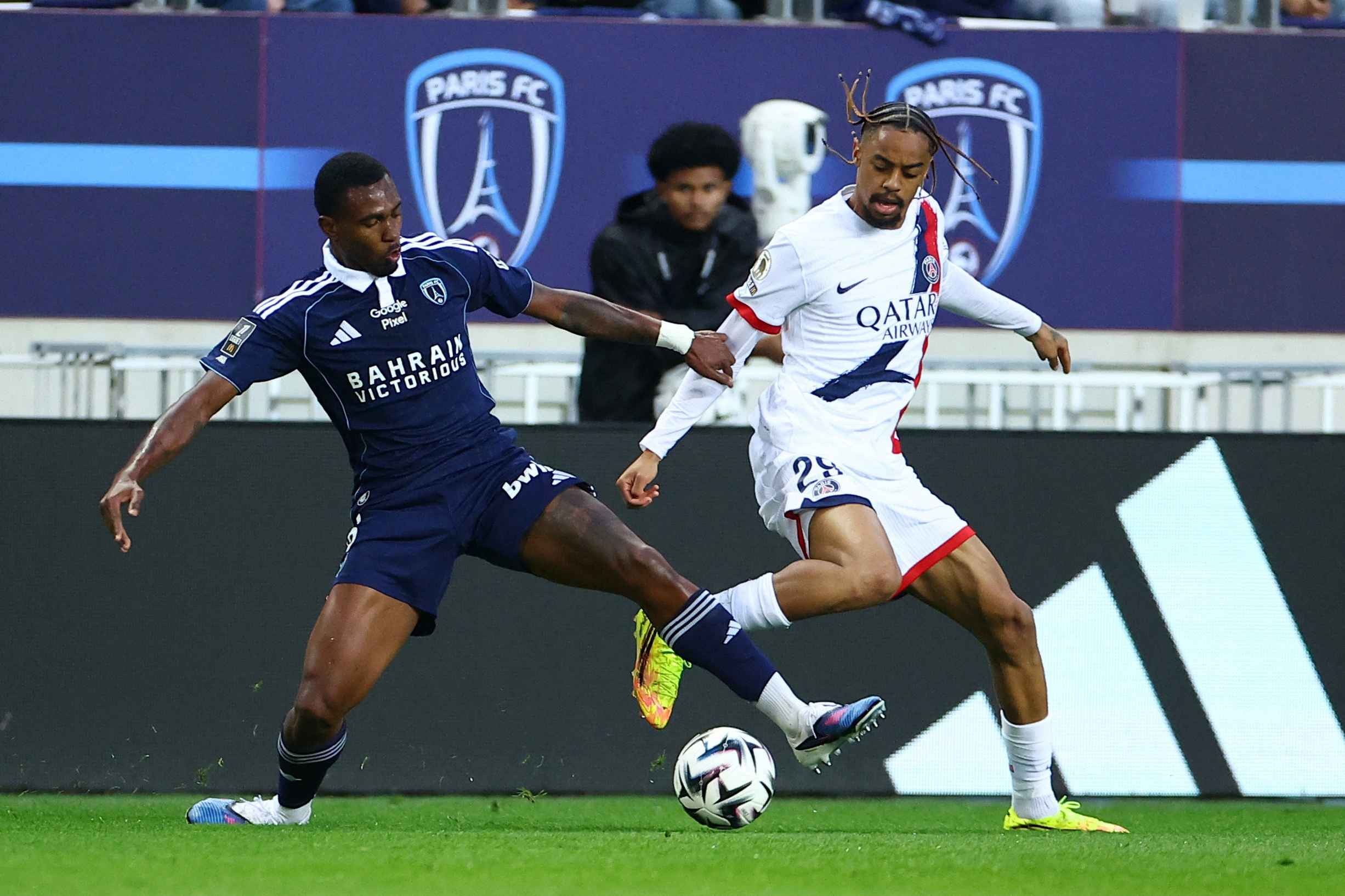 Barcola pressiona PSG por mudança e atrai interesse da Premier League