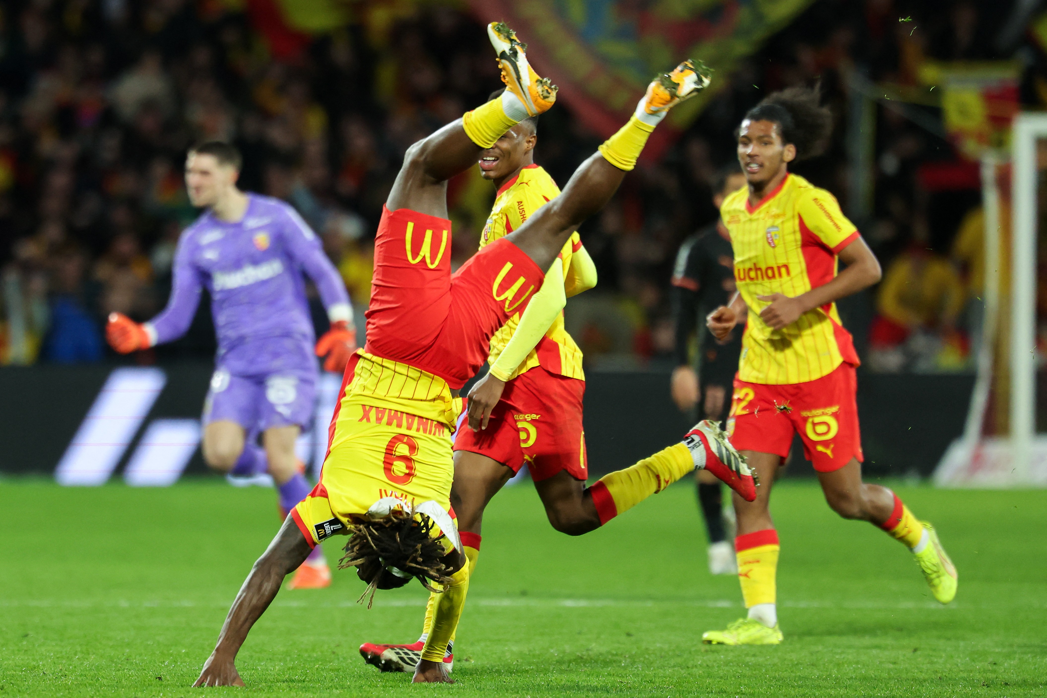 Alan Saint-Maximin celebrates goal late on