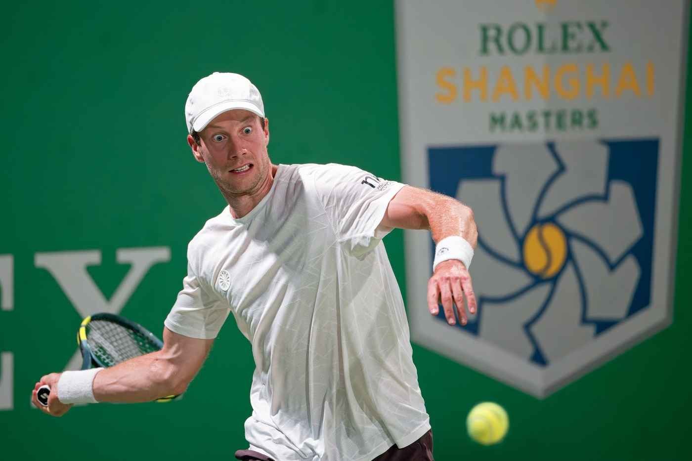 Van de Zandschulp battles past Michelsen to reach third round in Shanghai