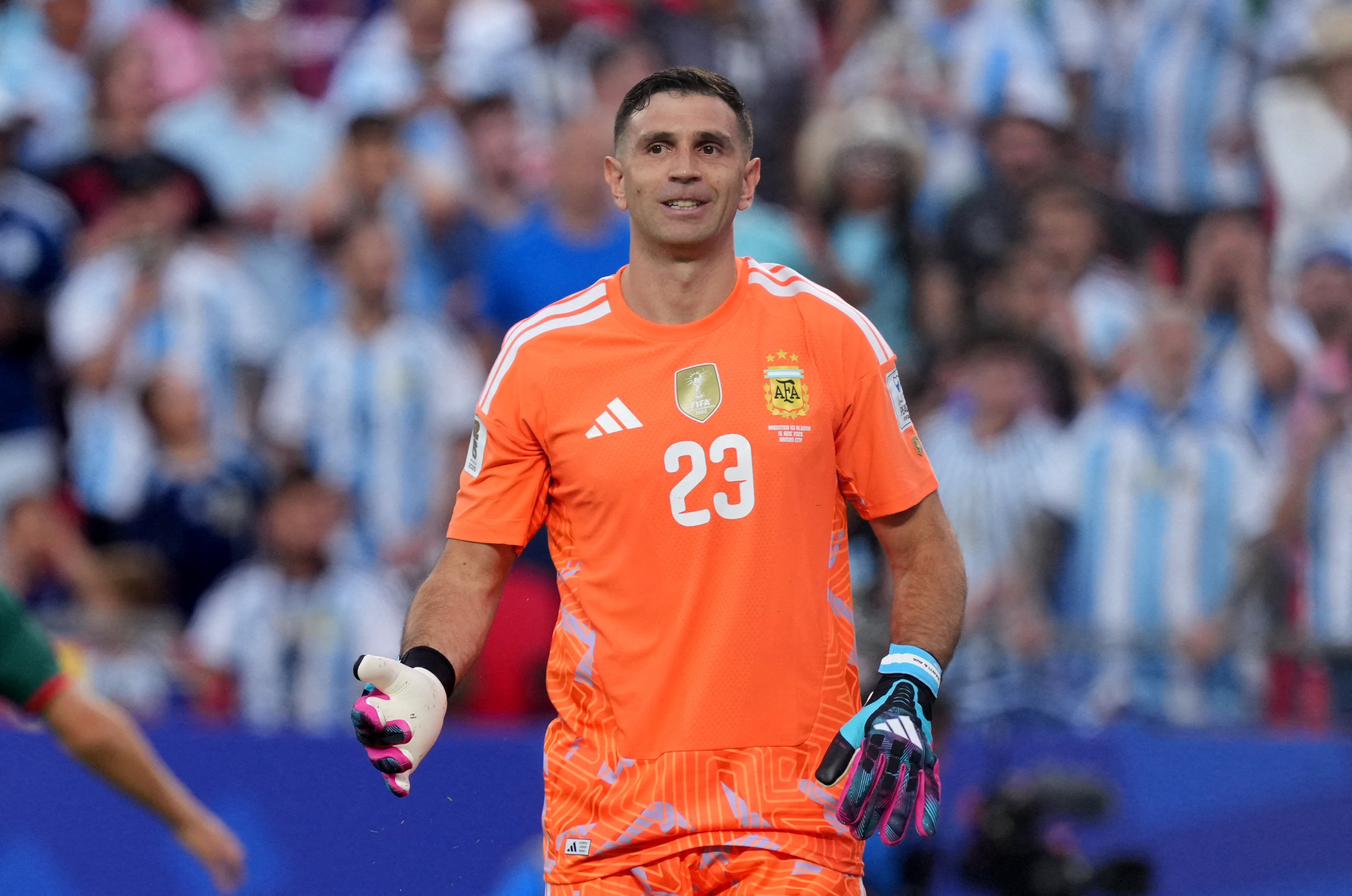 From Suzuki to Dibu: the four-club goalkeeping domino effect
